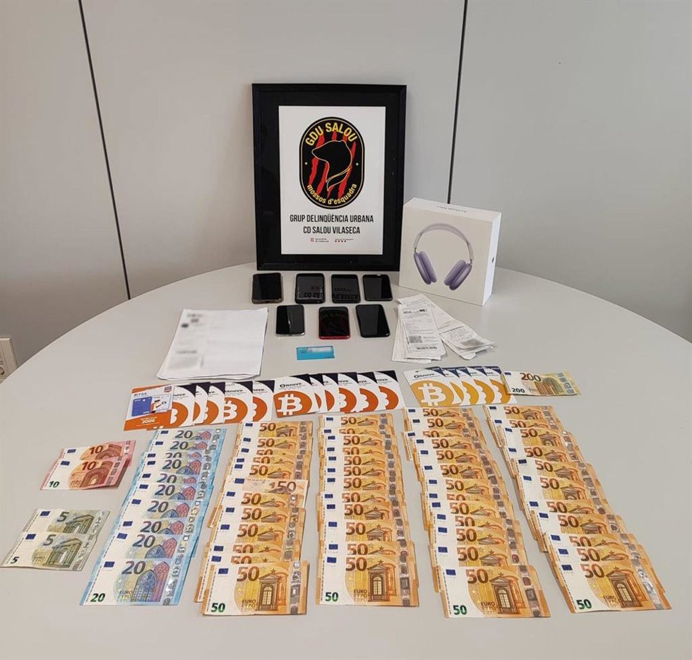 Detienen tres jóvenes por hacer de mulero bancario mediante criptomonedas en Salou (Tarragona)