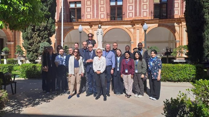 Foto de familia de los participantes en la IX UCAM Staff Week.