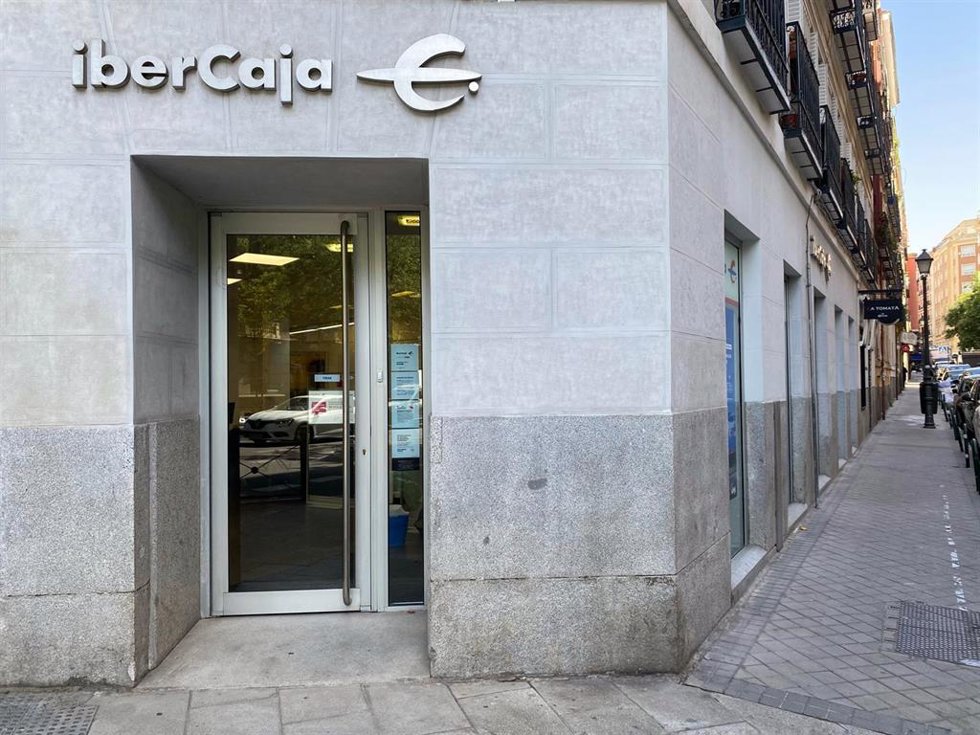 Archivo - Oficina de Ibercaja, a 18 de julio de 2022, en Madrid (España). 