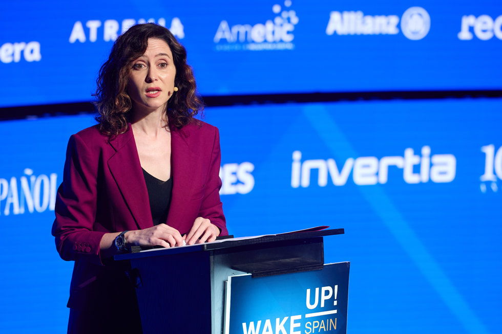 La presidenta de la Comunidad de Madrid, Isabel Díaz Ayuso, durante la V edición del foro económico español Wake Up, Spain!, en Casa de América, a 1 de abril de 2025, en Madrid (España).