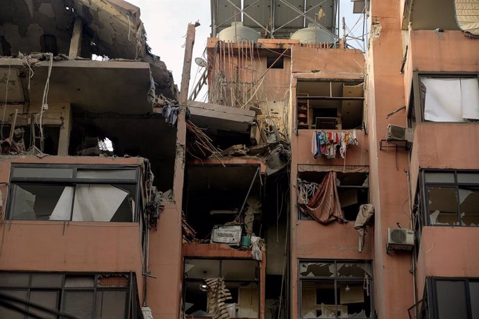 Daños en un edificio alcanzado por un bombardeo del Ejército de Israel contra la capital de Líbano, Beirut