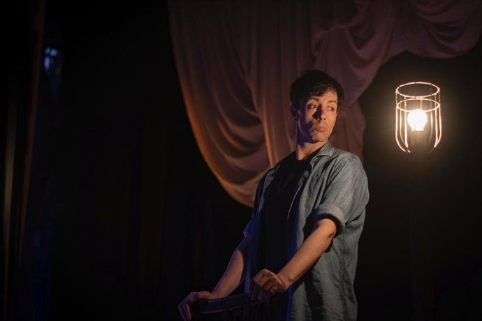 Archivo - El actor Roberto Peloni en 'El brote', de la Compañía Criolla (Argentina).