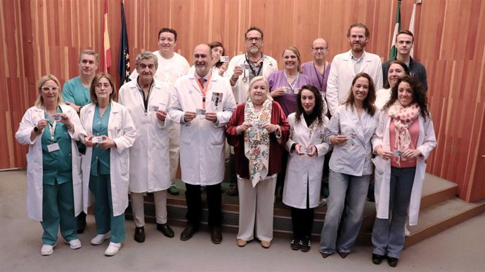 Foto de famiia de la presentación del primer caso de donación cardiaca en asisolia controlada realizado en Huelva.