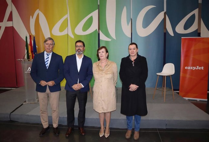 La secretaria general para el Turismo, Yolanda de Aguilar, durante el acto por la reapertura de la base estacional de easyJet en Málaga