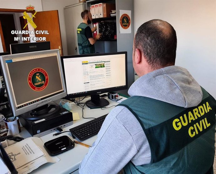 Archivo - La Guardia Civil investiga fraude. Foto archivo.