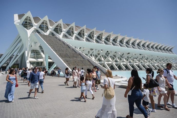 Visitantes en la Ciutat de les Arts i les Ciències