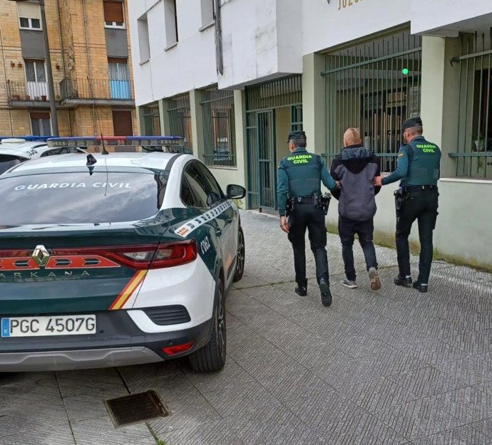 La Guardia Civil detiene a un hombre por el robo de un vehículo