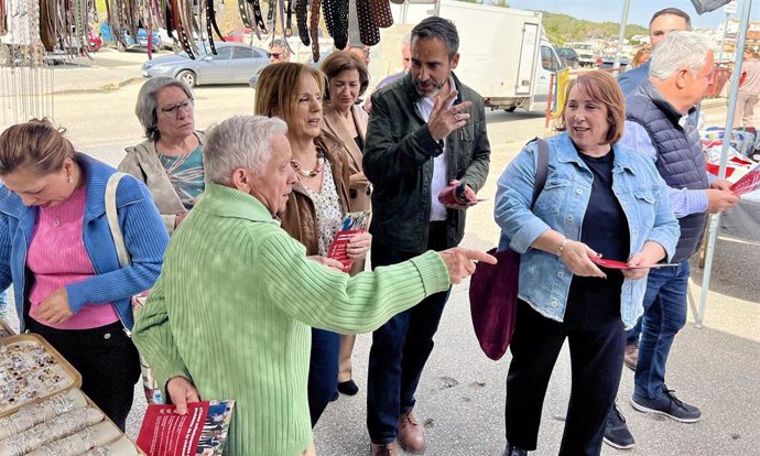 El portavoz municipal del PSOE, Daniel Pérez, informa sobre vivienda