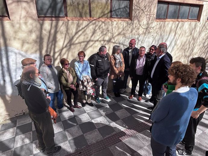 El alcalde de Cuenca, Darío Dolz, durante la entrega de los locales del Centro Municipal de Asociaciones a las entidades asignadas.