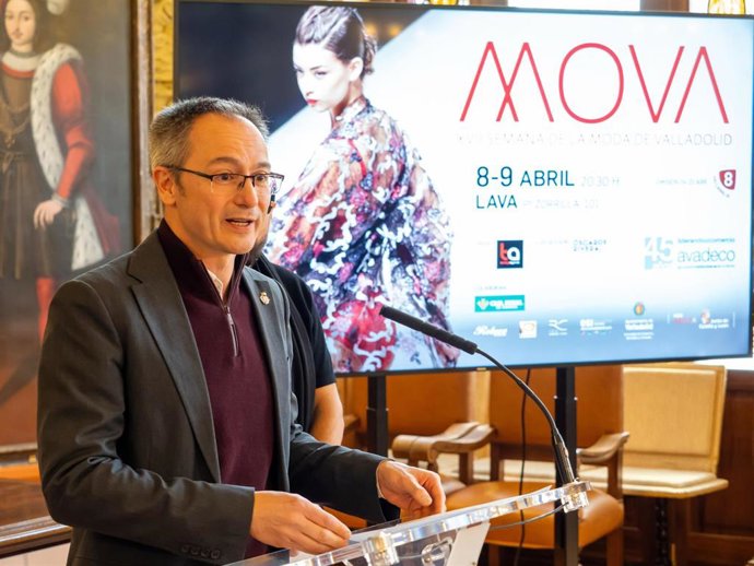 Víctor Martín durante la presentación del certamen.