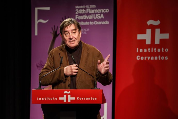Archivo - El director del Instituto Cervantes, Luis García Montero.  