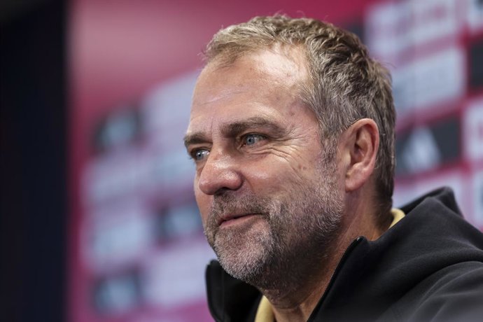 Hansi Flick, entrenador del FC Barcelona, en rueda de prensa durante la jornada de entrenamiento del FC Barcelona antes del partido de Copa del Rey contra el Atlético de Madrid en la Ciudad Deportiva Joan Gamper