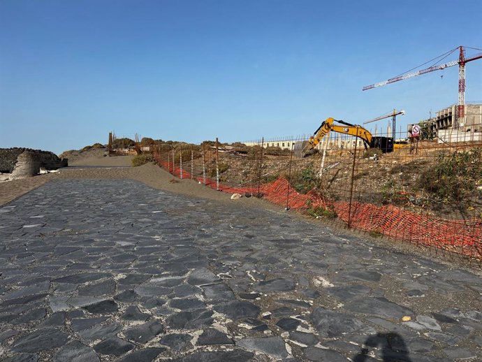 Archivo - Obras de construcción de un hotel en La Tejita