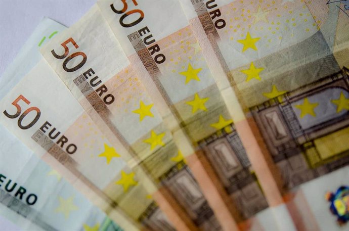 Archivo - Billetes de euros.