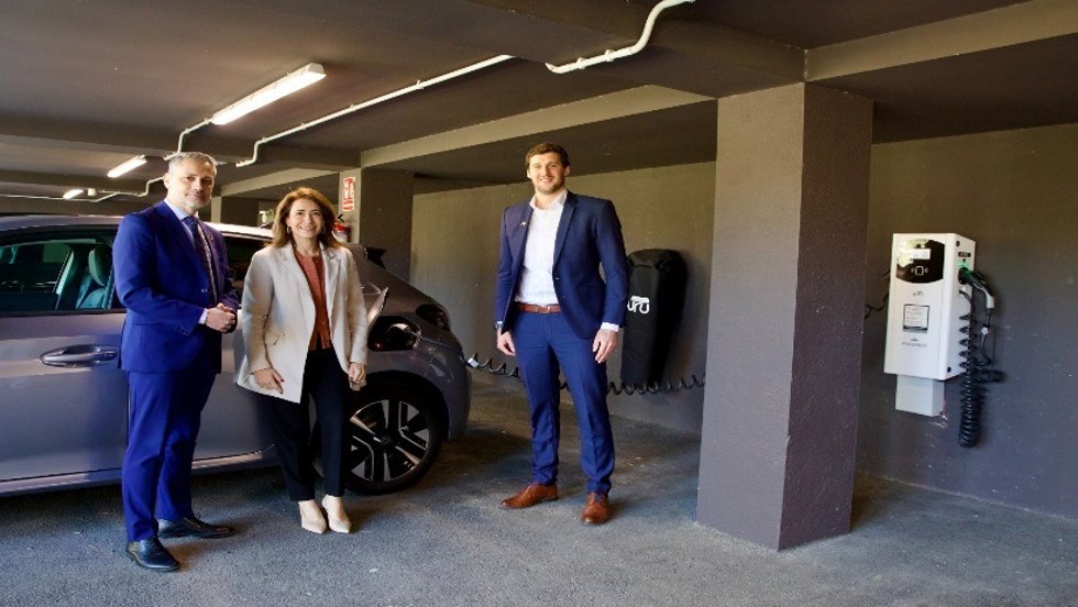 Paradores inaugura los puntos de recarga de vehículos eléctricos.