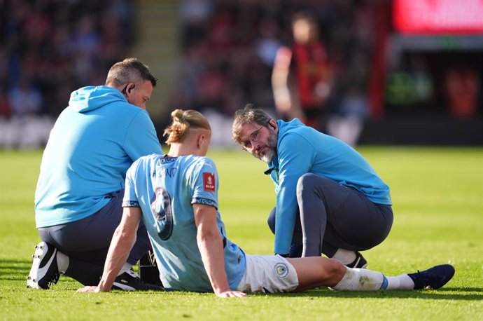30 March 2025, United Kingdom, Bournemouth: Manchester City's Erling Haaland receives treatment on the ground during the English FA Cup quarter final soccer match between AFC Bournemouth and Manchester City at the Vitality Stadium. Photo: Adam Davy/PA Wir