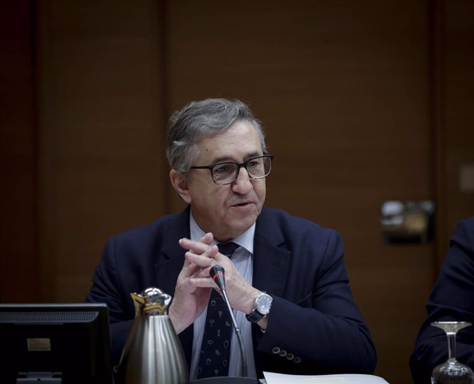 El conseller de Educación, Cultura, Universidades y Empleo, José Antonio Rovira, comparece en la comisión de Economía, Presupuestos y Hacienda de Les Corts para informar sobre el proyecto de ley de presupuestos de la Generalitat para 2025