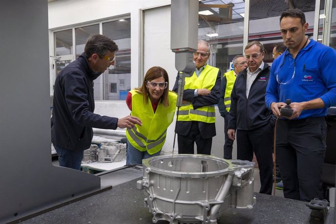 La Presidenta De Cantabria, María José Sáenz De Buruaga, Visita Leading Metal Mechanic Solutions