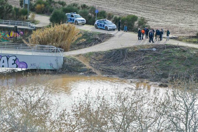 El río Henares a su paso por Guadalajara tras decretarse el nivel rojo por el aumento de su caudal.