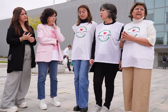 Atención a medios convocada por el PSOE-A ante el antiguo hospital militar de Sevilla.