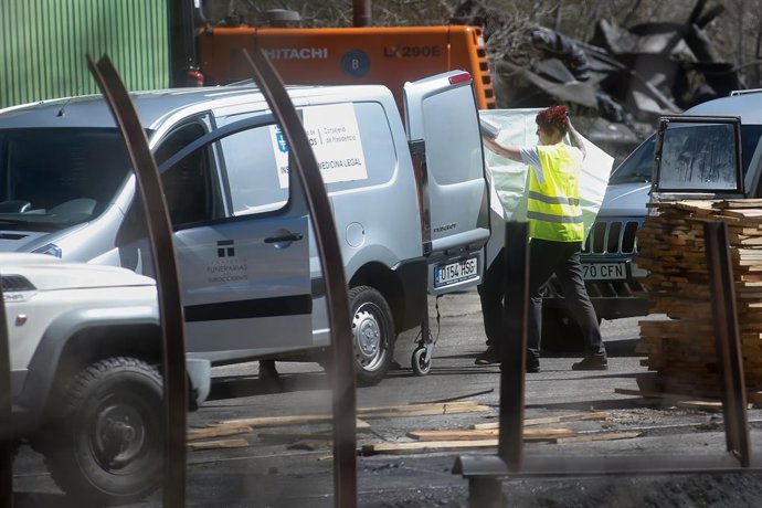 Trabalhadores de emergência durante a busca pelas vítimas do acidente na mina Cerredo, em 31 de março de 2025, em Degaña, Astúrias (Espanha). Cinco pessoas morreram e outras quatro ficaram gravemente feridas no acidente.