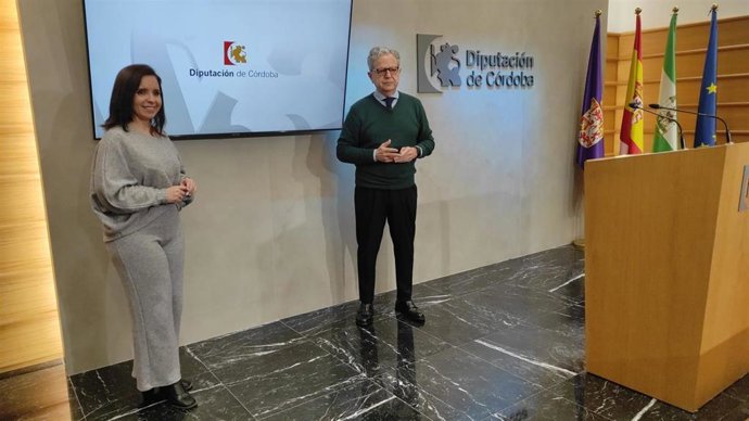 Salvador Fuentes e Irene Aguilera, en la presentación de los programas de empleo social de la Diputación de Córdoba.