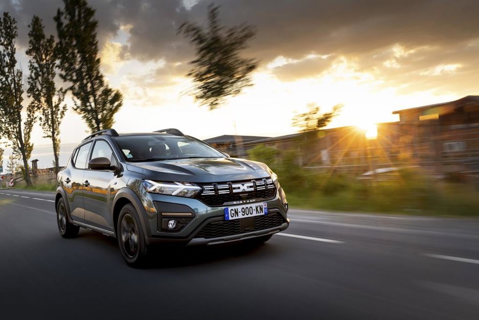 Archivo - El Dacia Sandero retoma el primer lugar del mercado en marzo, Renault sube como la marca más vendida. 