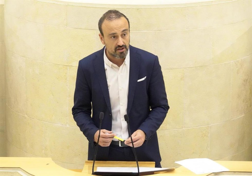 Archivo - El alcalde de Torrelavega y diputado del PRC Javier López Estrada 