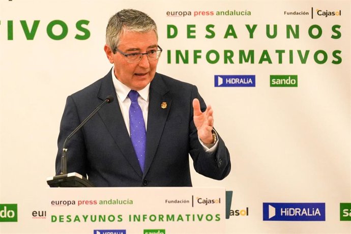 El presidente de la Diputación de Málaga, Francisco Salado interviene en el desayuno informativo de Europa Press Andalucía.