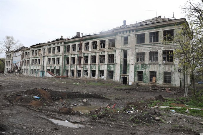 Archivo - Arquivo - 12 de abril de 2023, Kostiantynivka, região de Donetsk, Ucrânia: Uma escola arruinada pelo ataque de foguetes das tropas russas é fotografada em Kostiantynivka, região de Donetsk, leste da Ucrânia: 768945932, Licença: Rights-managed, R