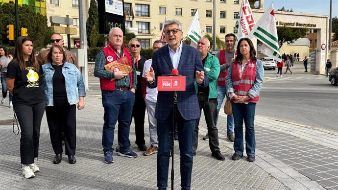 El secretario general del PSOE de Málaga, Josele Aguilar, en rueda de prensa