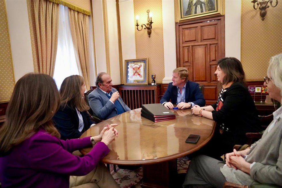 La Institución Ferial de Badajoz y Caja Rural de Extremadura renuevan su convenio de colaboración.