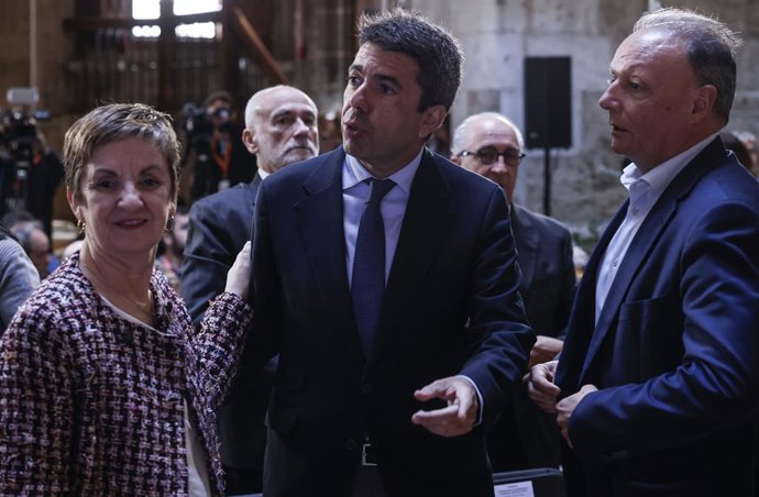 (E-D) La consellera d'Indústria, Marián Cano; el president de la Generalitat, Carlos Mazón, i el president de la Confederació Empresarial Valenciana (CEV), Salvador Navarro, durant la presentació del Pla de Promoció Exterior 2025