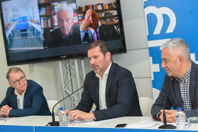 El conselleiro de Cultura, Lingua e Xuventude, José López Campos, preside la reunión de la comisión del Plan Xeral de Normalización da Lingua Galega. Cidade da Cultura. Santiago de Compostela.