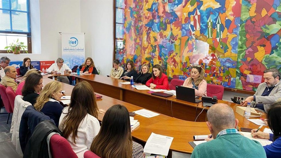 Beatriz Gandullo en la Mesa de Turismo y Comercio de Cádiz.