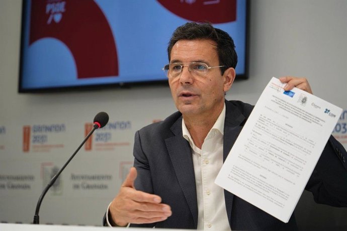 El portavoz del PSOE en el Ayuntamiento de Granada, Francisco Cuenca