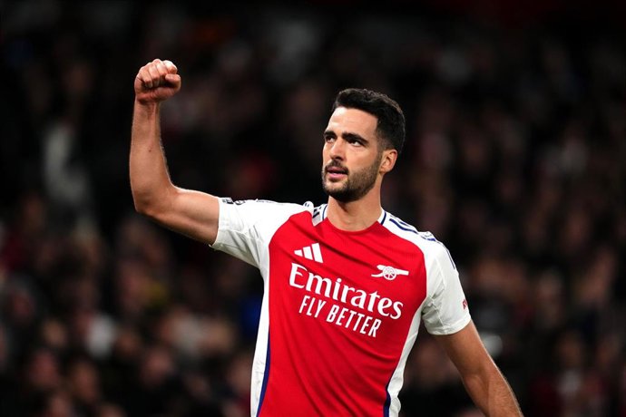 Mikel Merino celebra un gol en el Arsenal-Fulham en el Emirates Stadium