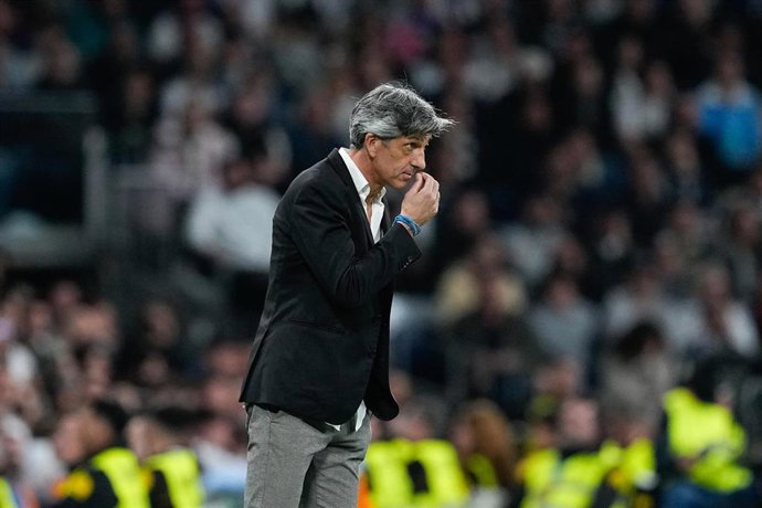 El entrenador de la Real Sociedad, Imanol Alguacil, en la semifinal de Copa del Rey en el Santiago Bernabéu.  