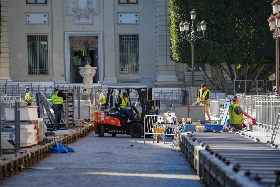 Trabajadores . A 31 de Marzo de 2025, en Sevilla (Andalucía, España).