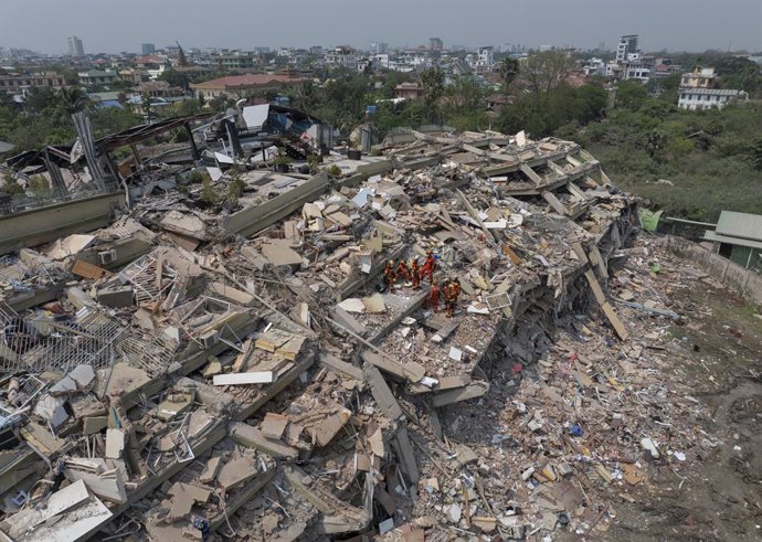 MANDALAY, April 1, 2025  -- In this aerial drone photo, China Search and Rescue Team, assigned by the country's Ministry of Emergency Management, and a rescue team from China's Hong Kong carry out a joint search and rescue operation at the Sky Villa resid