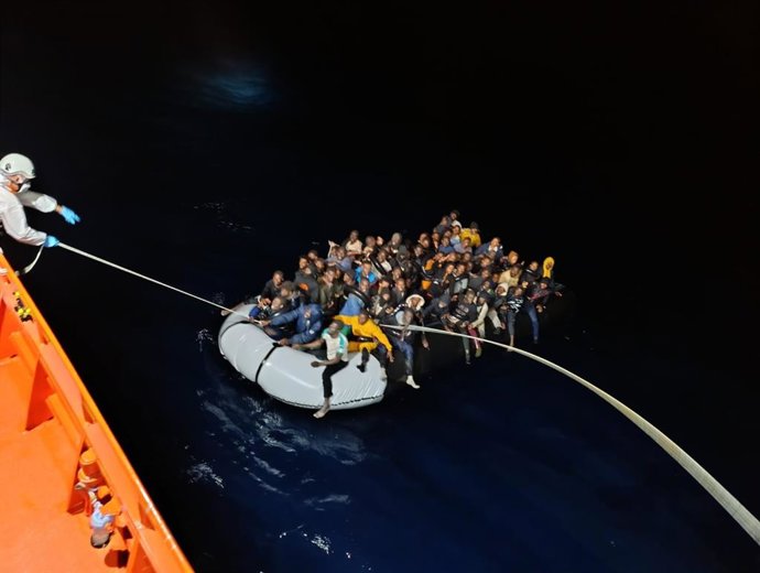 Neumática interceptada por Salvamento Marítimo