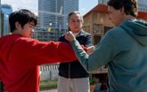 Foto: Jackie Chan y Ralph Macchio, mano a mano en el tráiler de Karate Kid: Legends