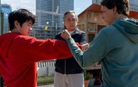 Jackie Chan y Ralph Macchio, mano a mano en el tráiler de Karate Kid: Legends