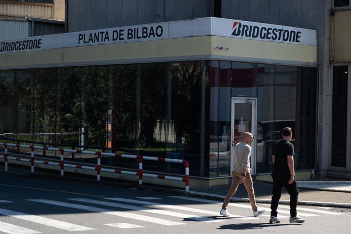 Exterior de la planta de Bridgestone Hispania Manufacturing, a 1 de abril de 2025, en Basauri,