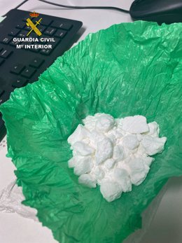 Droga aprehendida por la Guardia Civil tras detener a una persona en Auñón.