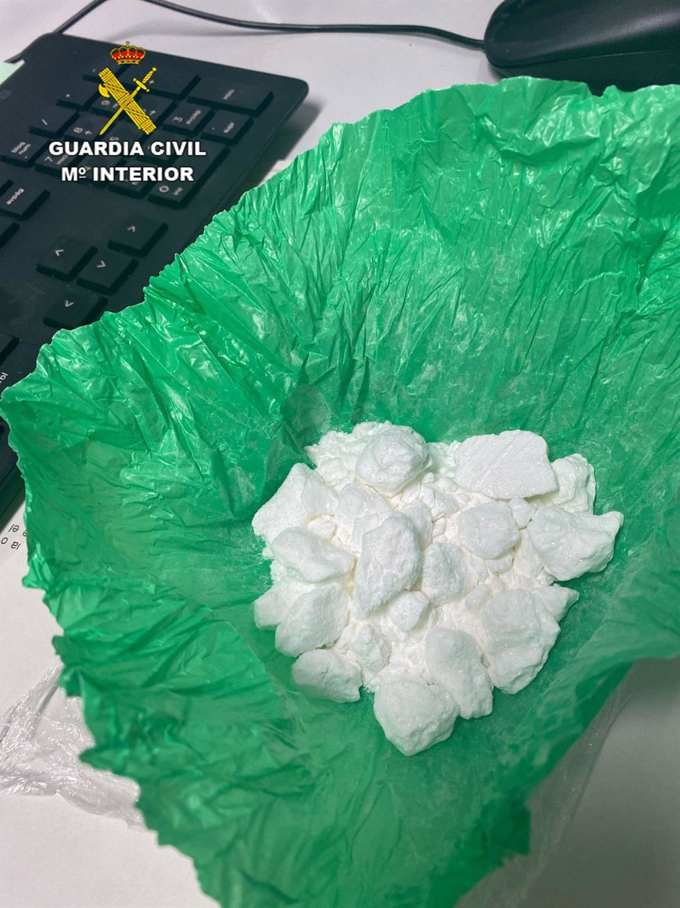 Droga aprehendida por la Guardia Civil tras detener a una persona en Auñón.