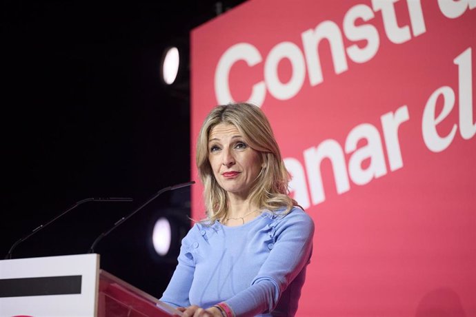 La vicepresidenta segunda y ministra de Trabajo y Economía Social, Yolanda Díaz, interviene durante la clausura de la Asamblea Estatal de Sumar, en el Teatro Alcázar, a 30 de marzo de 2025, en Madrid (España). 