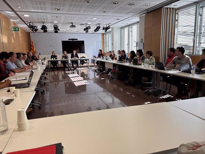 Reunión de las consellerias de Agricultura, Ganadería, Pesca y Alimentación de la Generalitat y de Interior y Seguridad Pública con portavoces del sector primario.