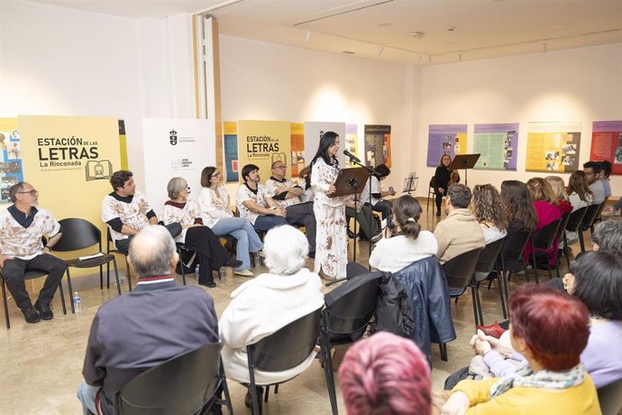 La Rinconada acoge el encuentro 'Poesía en el barro', en recuerdo a víctimas de la dana de Valencia, dentro del ciclo Estación de las Letras.