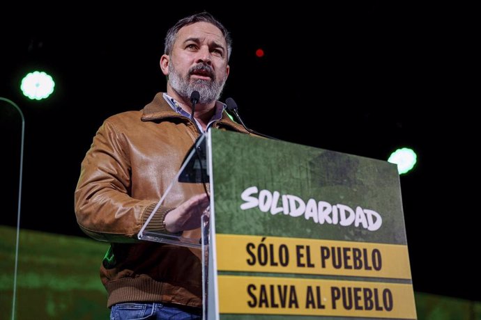 El líder de VOX, Santiago Abascal, interviene durante un acto público conjunto del sindicato Solidaridad y VOX, en el Espacio VI, a 15 de marzo de 2025, en Madrid (España). 